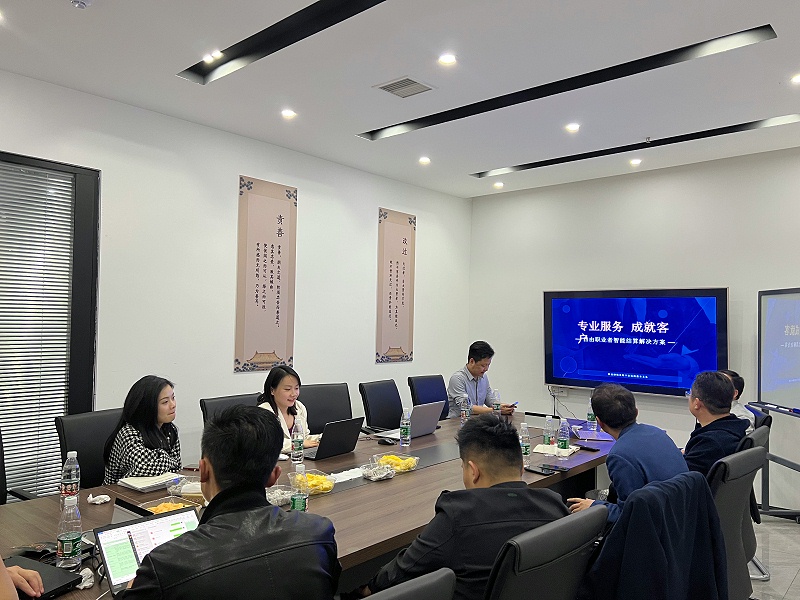 湖南易税工厂科技有限公司渠道总监胡婉会上分享